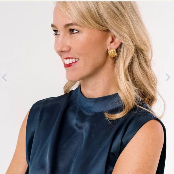 SUSAN SHAW Gold Sculptural Textured Earrings - Picture 2 of 4